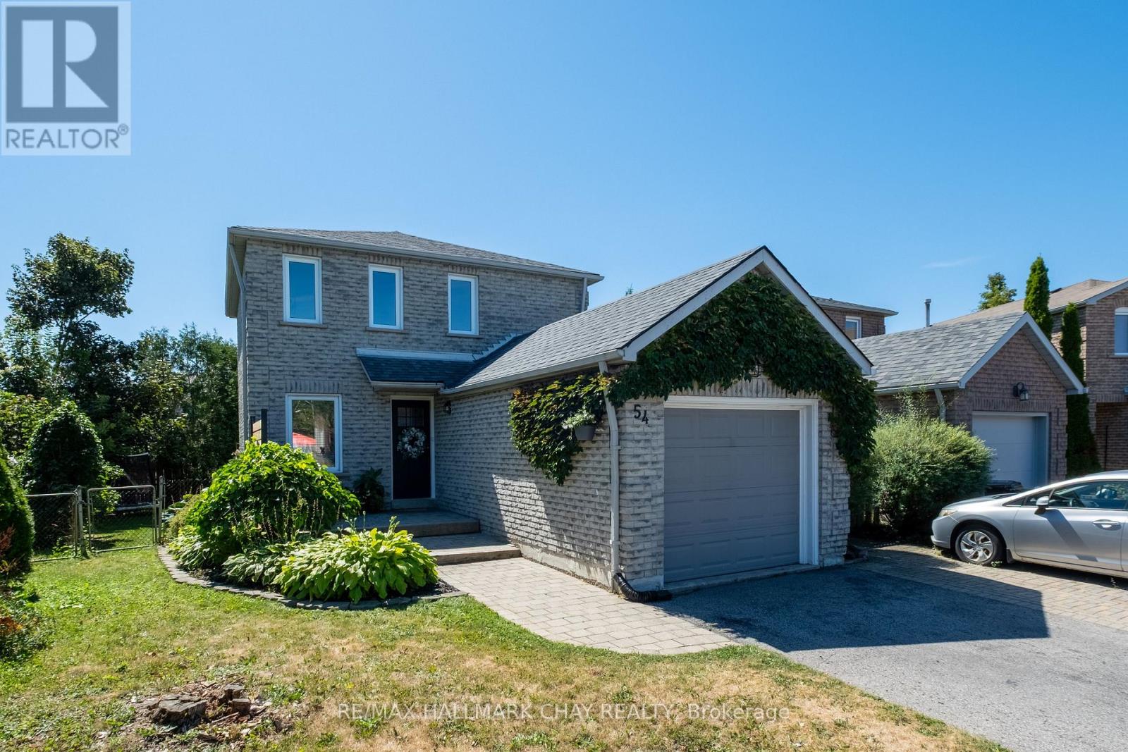 54 WALLACE DRIVE, Barrie, Ontario