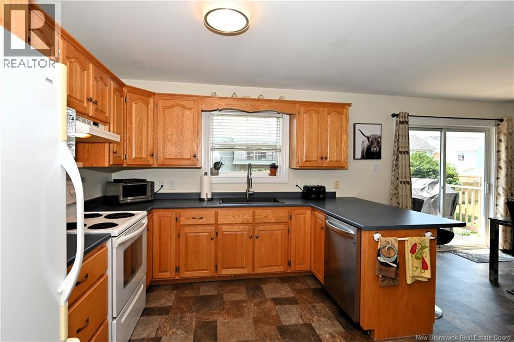 37 Lansdown Avenue, Oromocto, New Brunswick  E2V 4J7 - Photo 12 - NB143302