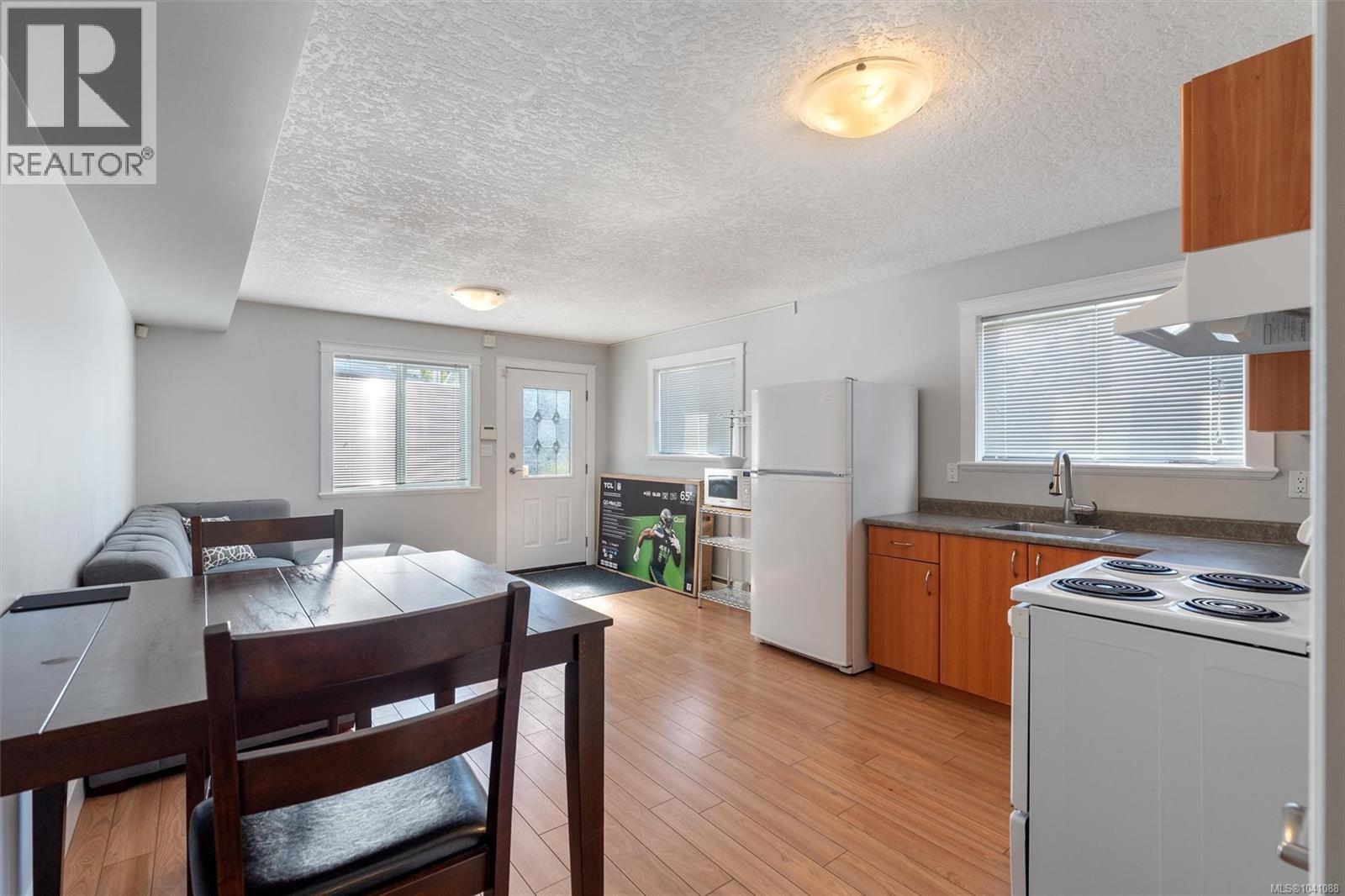 Listing image 64