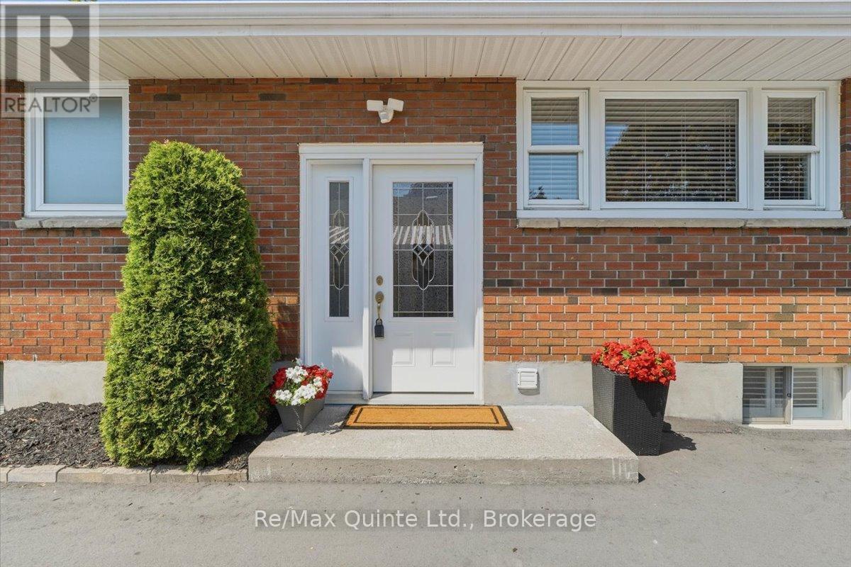 4 Gould Street, Quinte West, Ontario  K8V 1Y6 - Photo 3 - X13530984