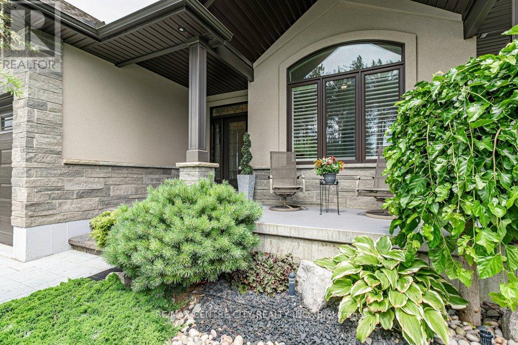 26 Elwood Street, Strathroy-Caradoc, Ontario  N7G 3H3 - Photo 3 - X13530876