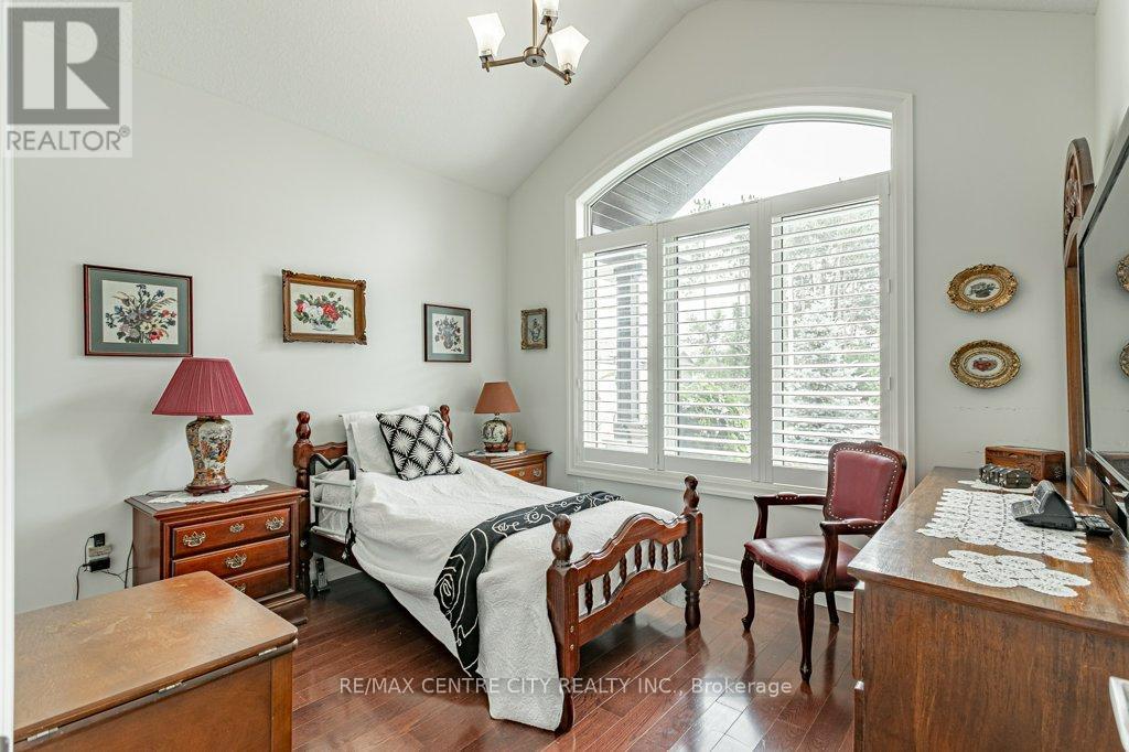26 Elwood Street, Strathroy-Caradoc, Ontario  N7G 3H3 - Photo 8 - X13530876
