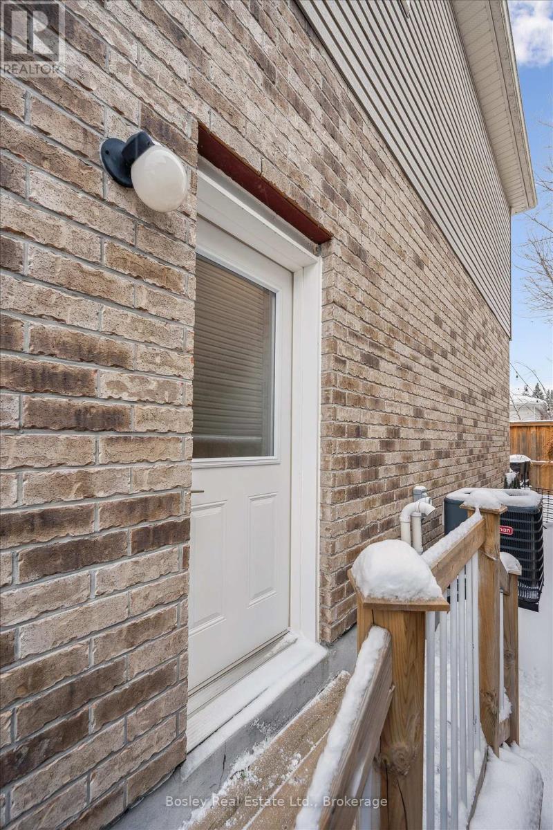 B - 24 Menzie Avenue, Guelph, Ontario  N1E 5X9 - Photo 4 - X13530846
