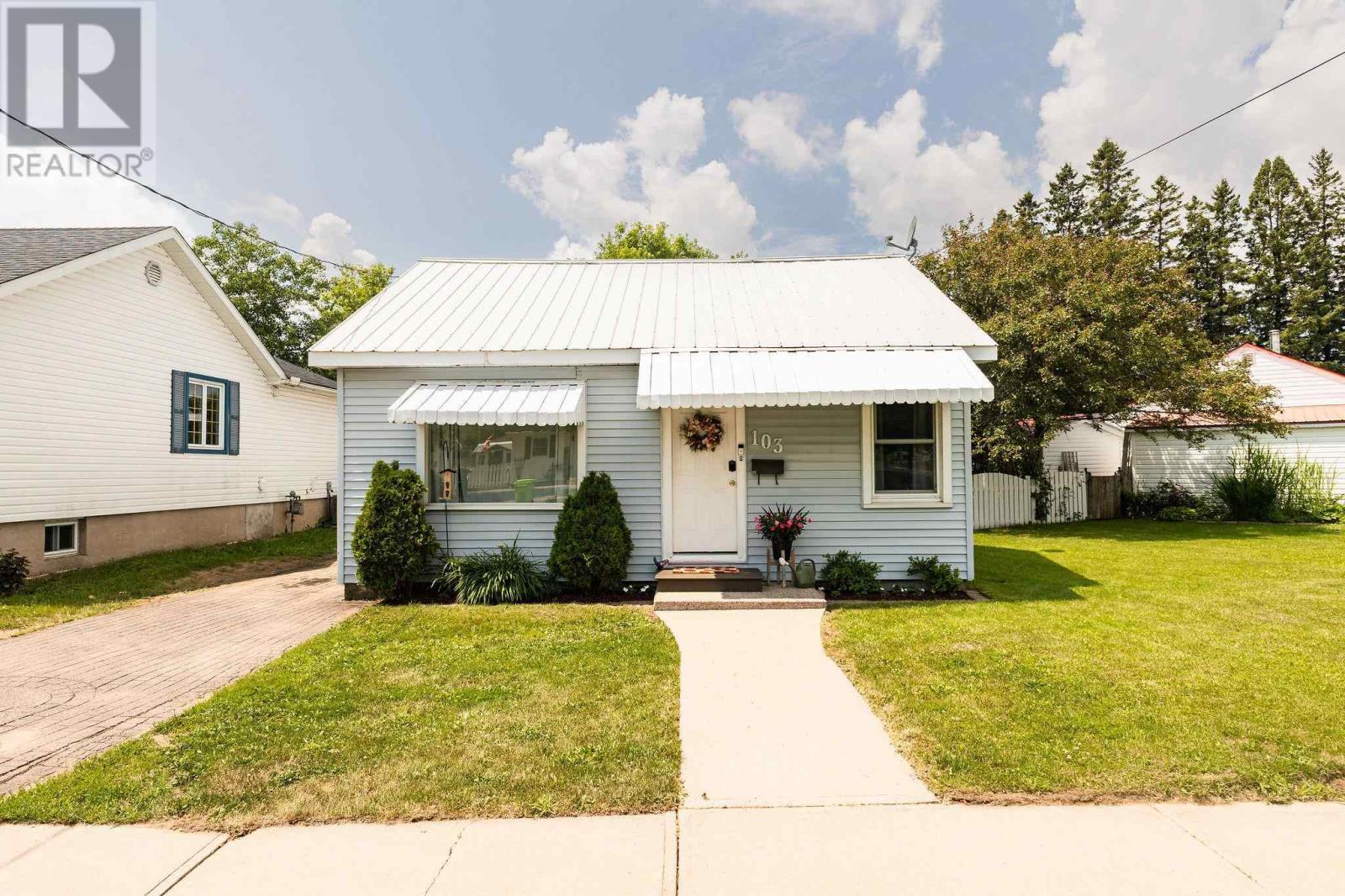 103 Poplar Ave, Sault Ste. Marie, Ontario  P6B 2W8 - Photo 2 - SM261728