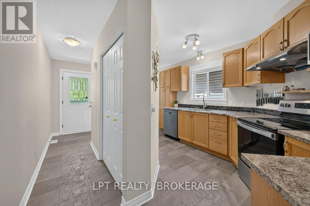 747 Shires Way, Kingston, Ontario  K7M 8X9 - Photo 4 - X13531084