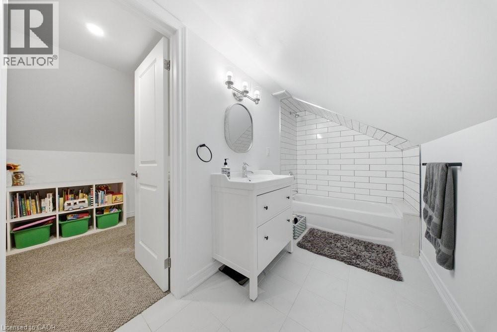 36 Oak Street, Grimsby, Ontario  L3M 3G7 - Photo 21 - 40845788