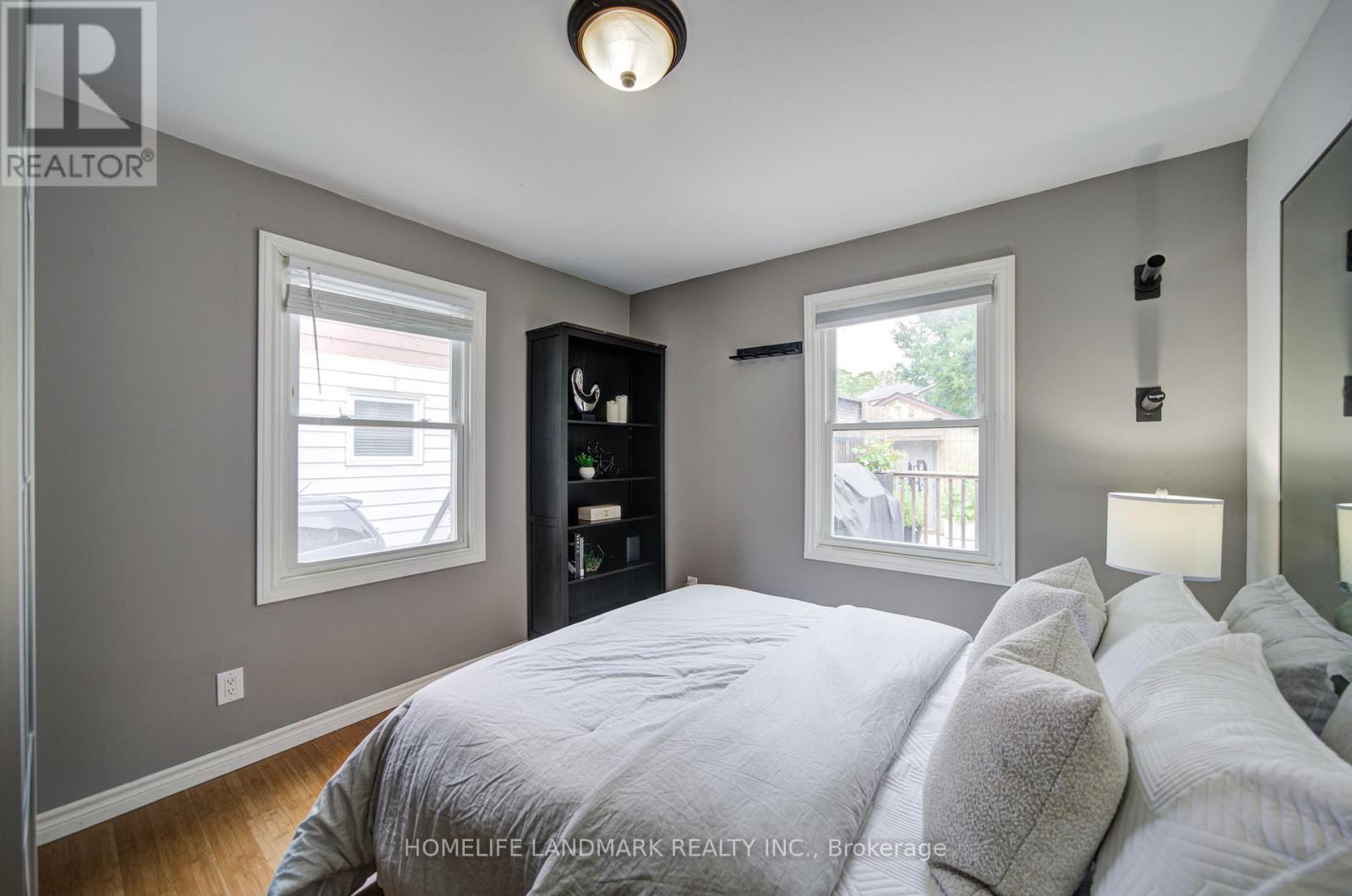 16 Warvet Crescent, Toronto, Ontario  M4B 1P3 - Photo 12 - E13530460