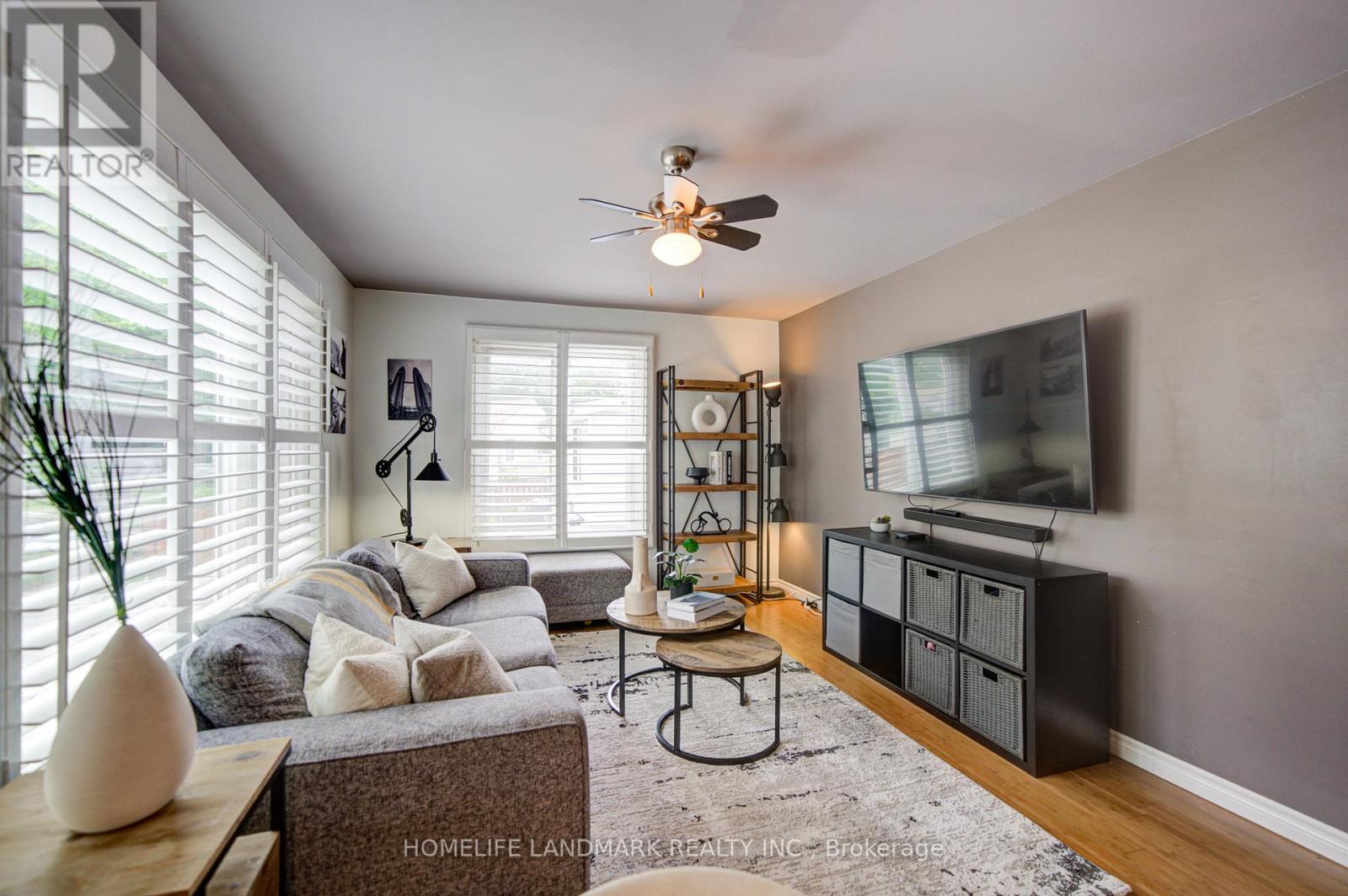 16 Warvet Crescent, Toronto, Ontario  M4B 1P3 - Photo 9 - E13530460