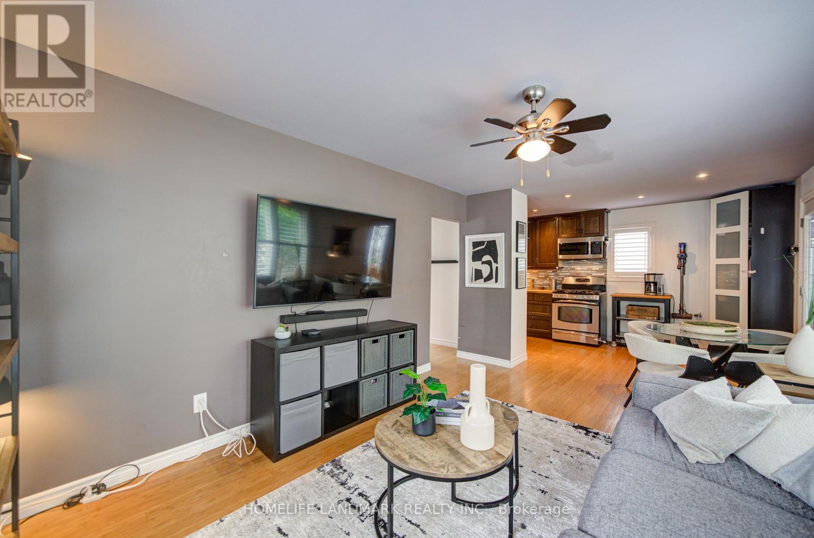 16 Warvet Crescent, Toronto, Ontario  M4B 1P3 - Photo 10 - E13530460