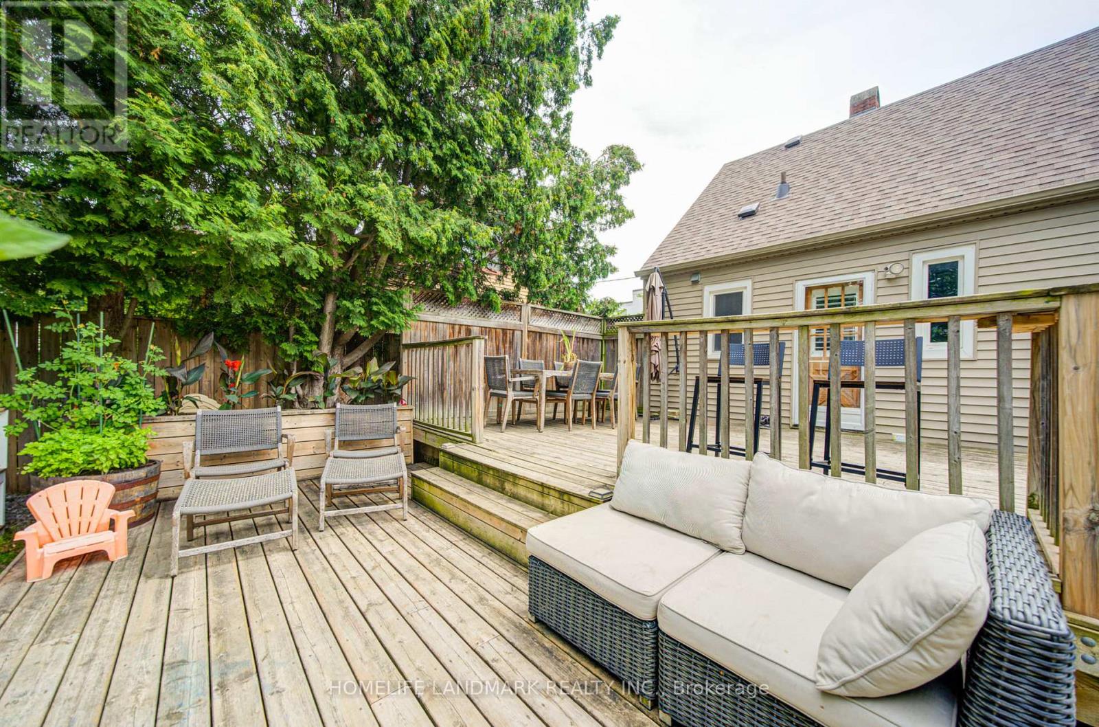 16 Warvet Crescent, Toronto, Ontario  M4B 1P3 - Photo 32 - E13530460