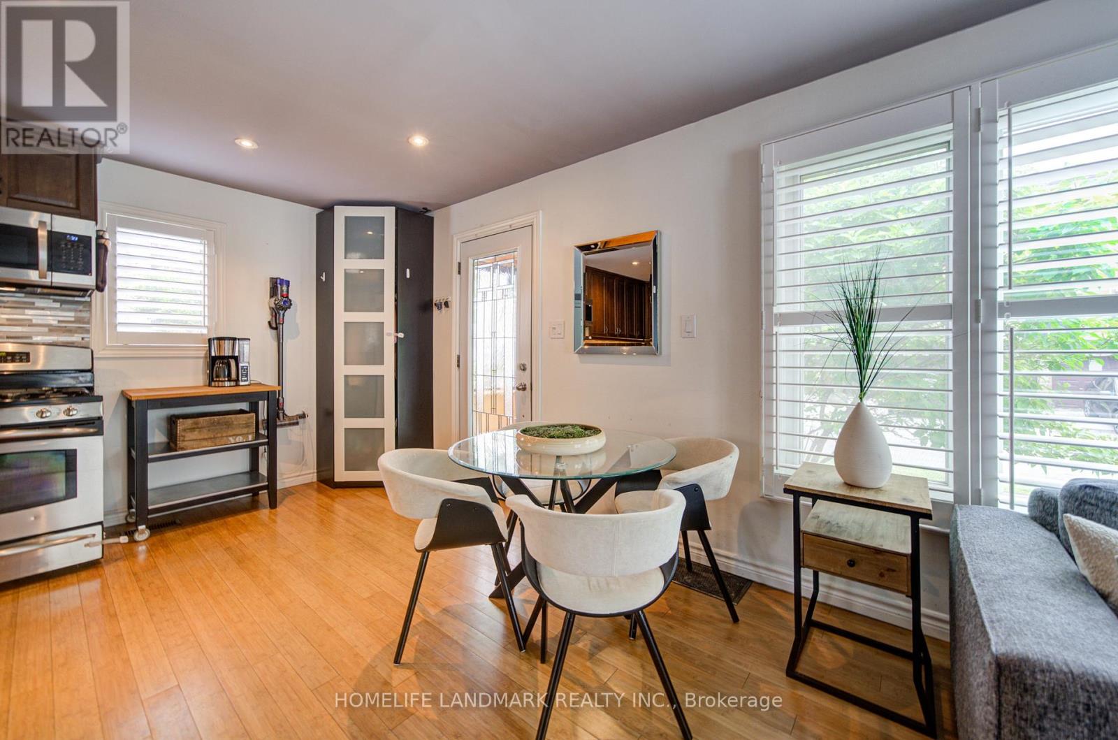 16 Warvet Crescent, Toronto, Ontario  M4B 1P3 - Photo 6 - E13530460