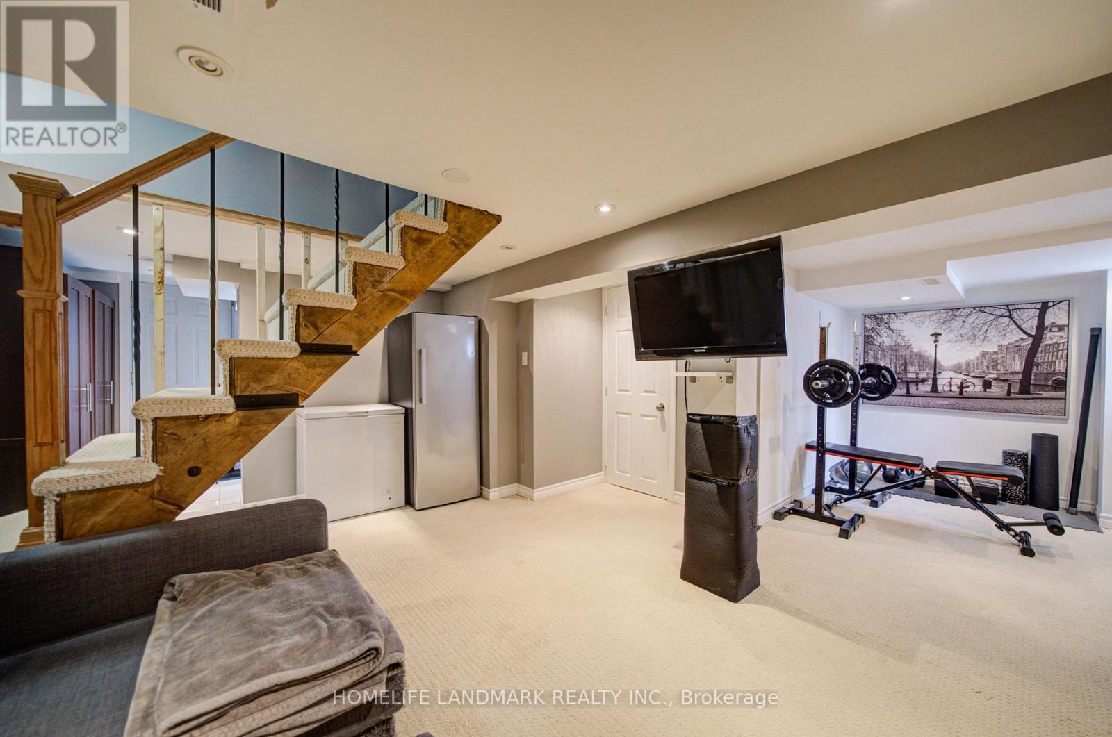 16 Warvet Crescent, Toronto, Ontario  M4B 1P3 - Photo 23 - E13530460
