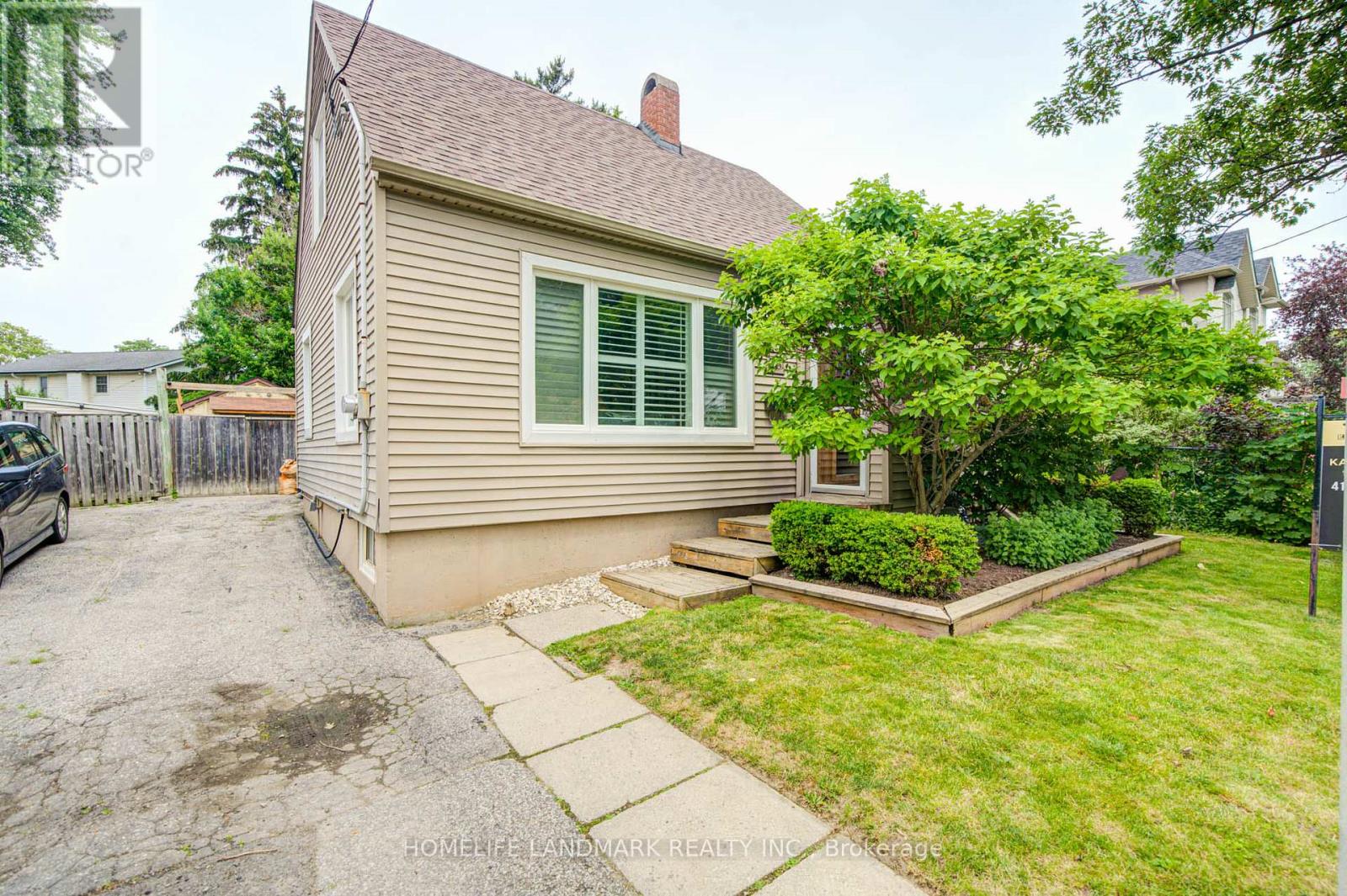 16 Warvet Crescent, Toronto, Ontario  M4B 1P3 - Photo 2 - E13530460