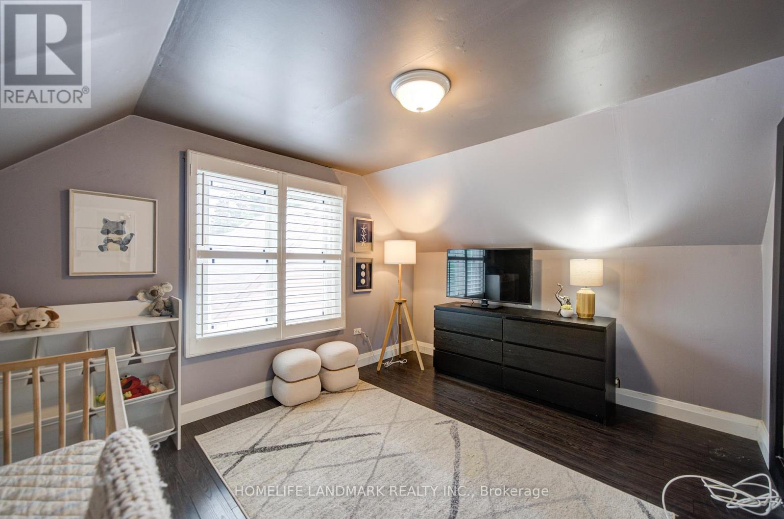 16 Warvet Crescent, Toronto, Ontario  M4B 1P3 - Photo 15 - E13530460