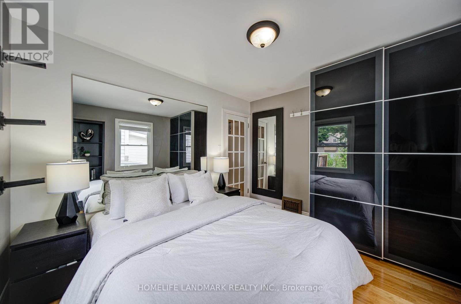 16 Warvet Crescent, Toronto, Ontario  M4B 1P3 - Photo 11 - E13530460