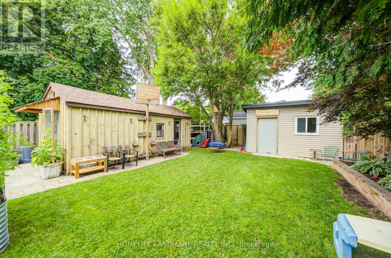 16 Warvet Crescent, Toronto, Ontario  M4B 1P3 - Photo 28 - E13530460