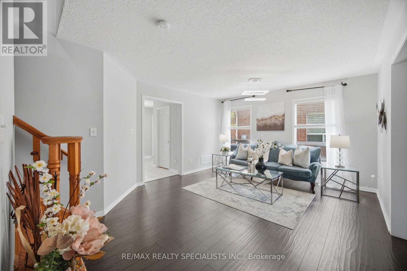 32 Magnificent Court, Brampton, Ontario  L6P 2T2 - Photo 6 - W13531118