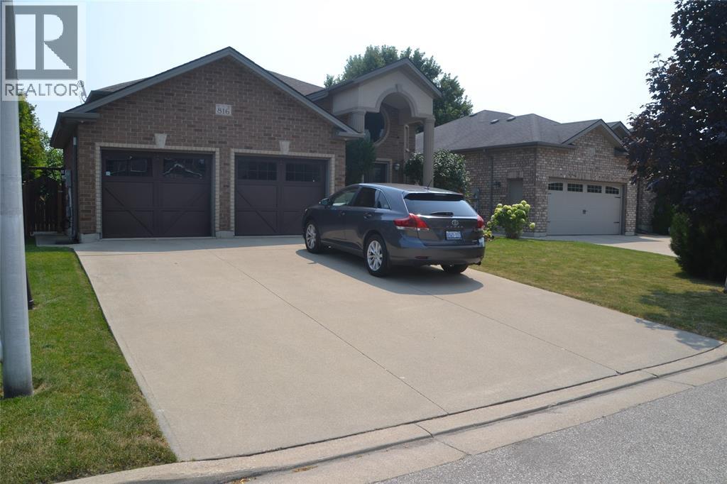 816 MANHATTAN DRIVE Sarnia Ontario Canada N7S0A4 2