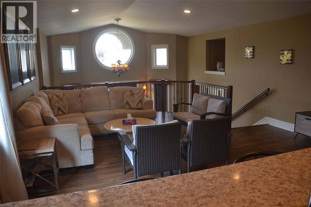816 MANHATTAN DRIVE Sarnia Ontario Canada N7S0A4 4