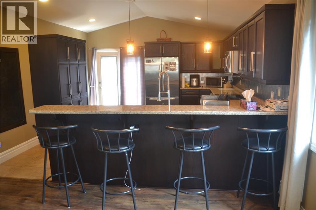 816 MANHATTAN DRIVE Sarnia Ontario Canada N7S0A4 5