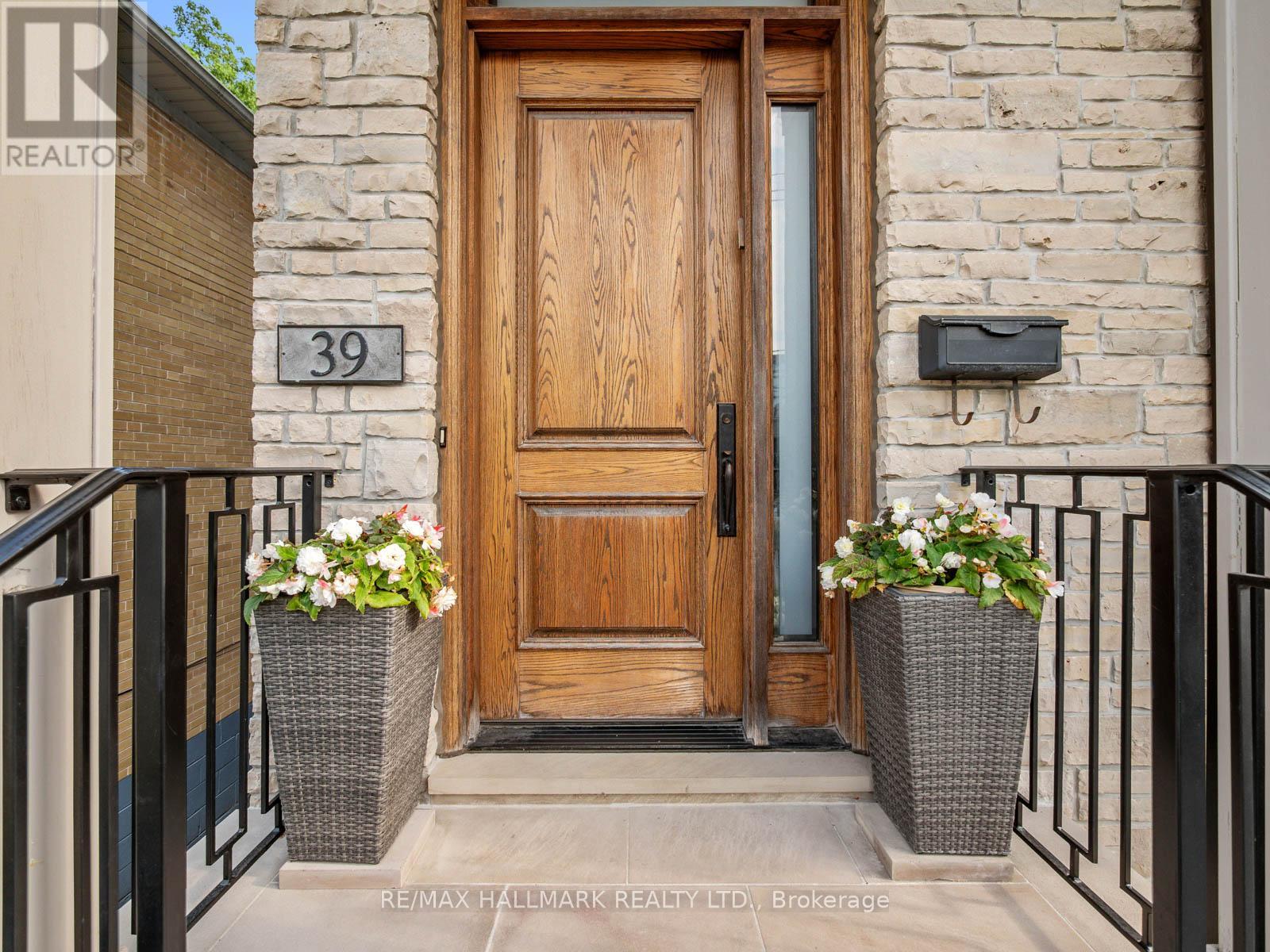39 Glenforest Road, Toronto, Ontario  M4N 1Z7 - Photo 2 - C13531376