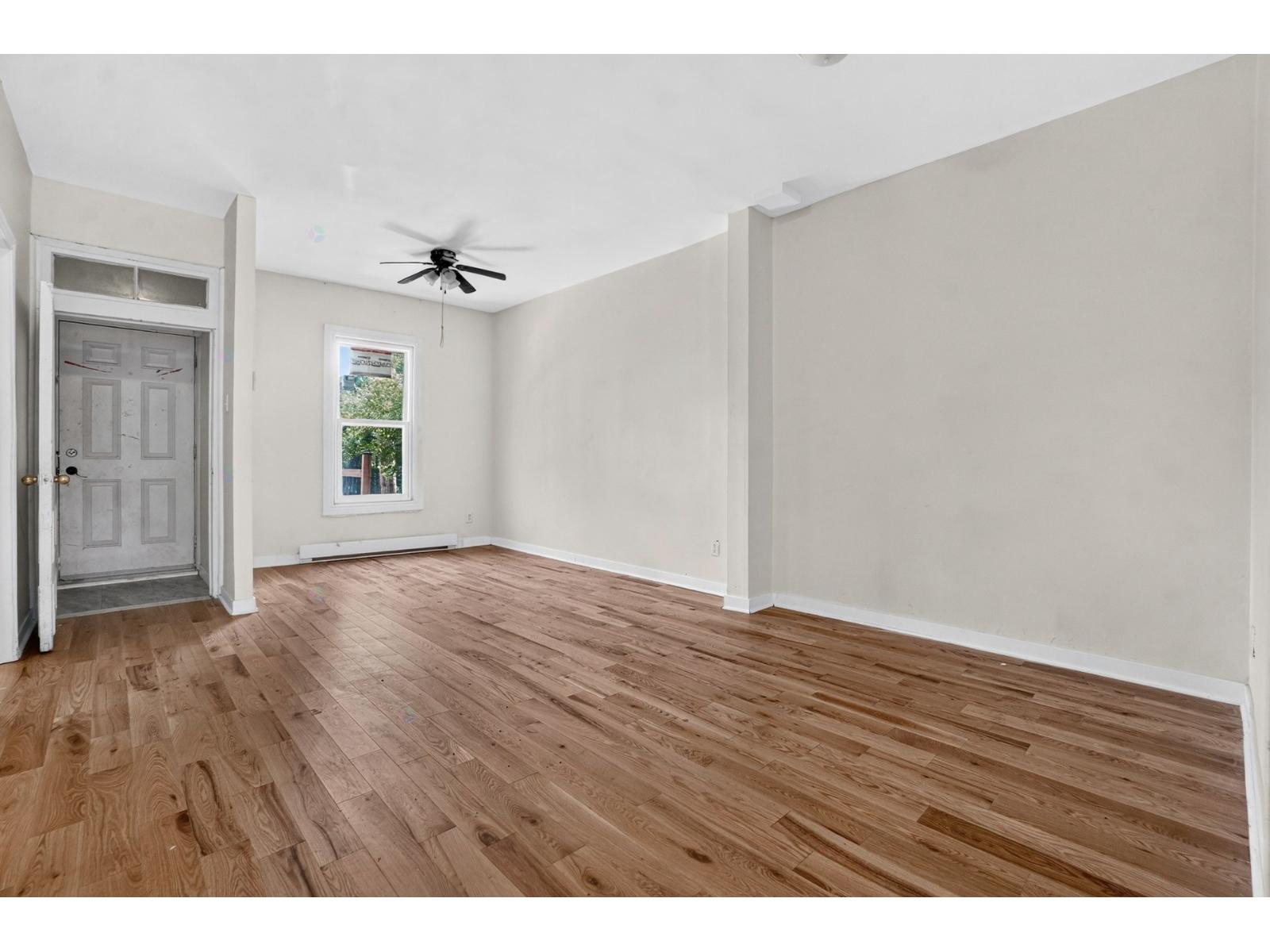 2819-2823 Rue Springland Montréal (Le Sud-Ouest) Quebec Canada H4E2H2