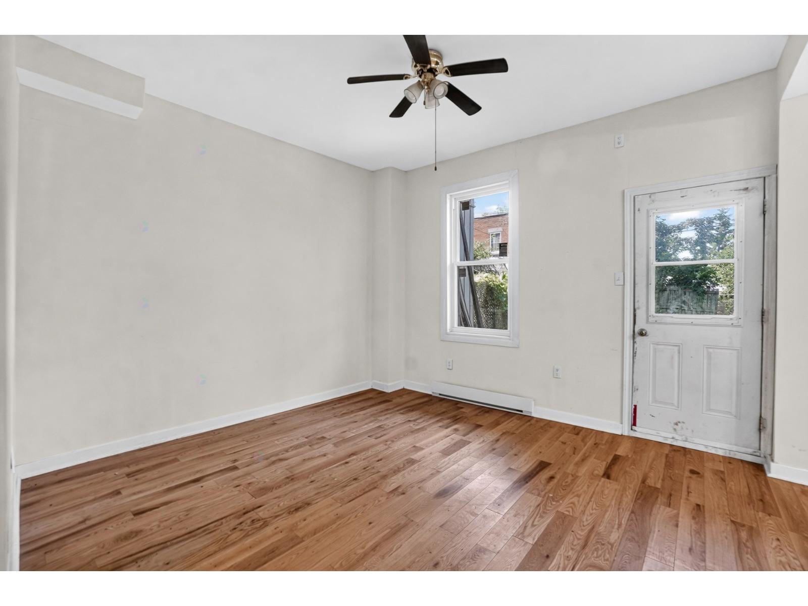 2819-2823 Rue Springland Montréal (Le Sud-Ouest) Quebec Canada H4E2H2 3