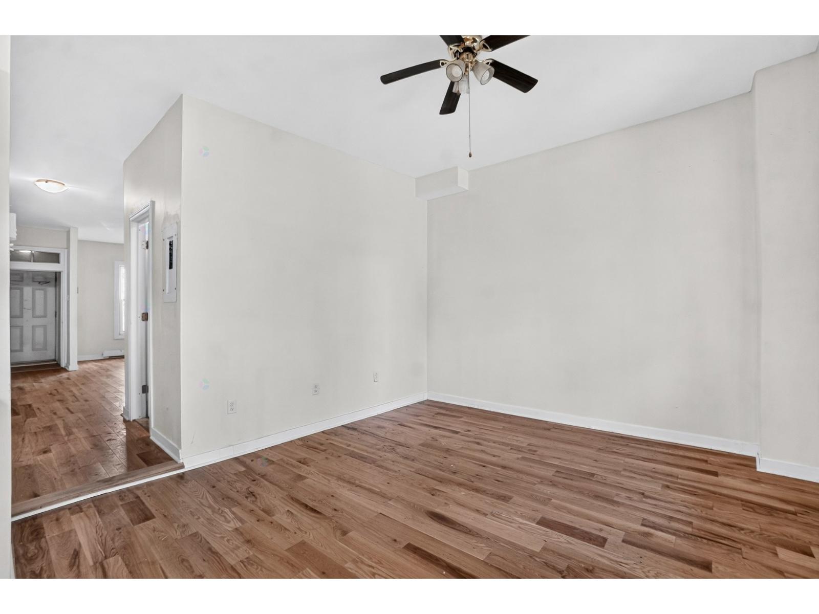 2819-2823 Rue Springland Montréal (Le Sud-Ouest) Quebec Canada H4E2H2 5