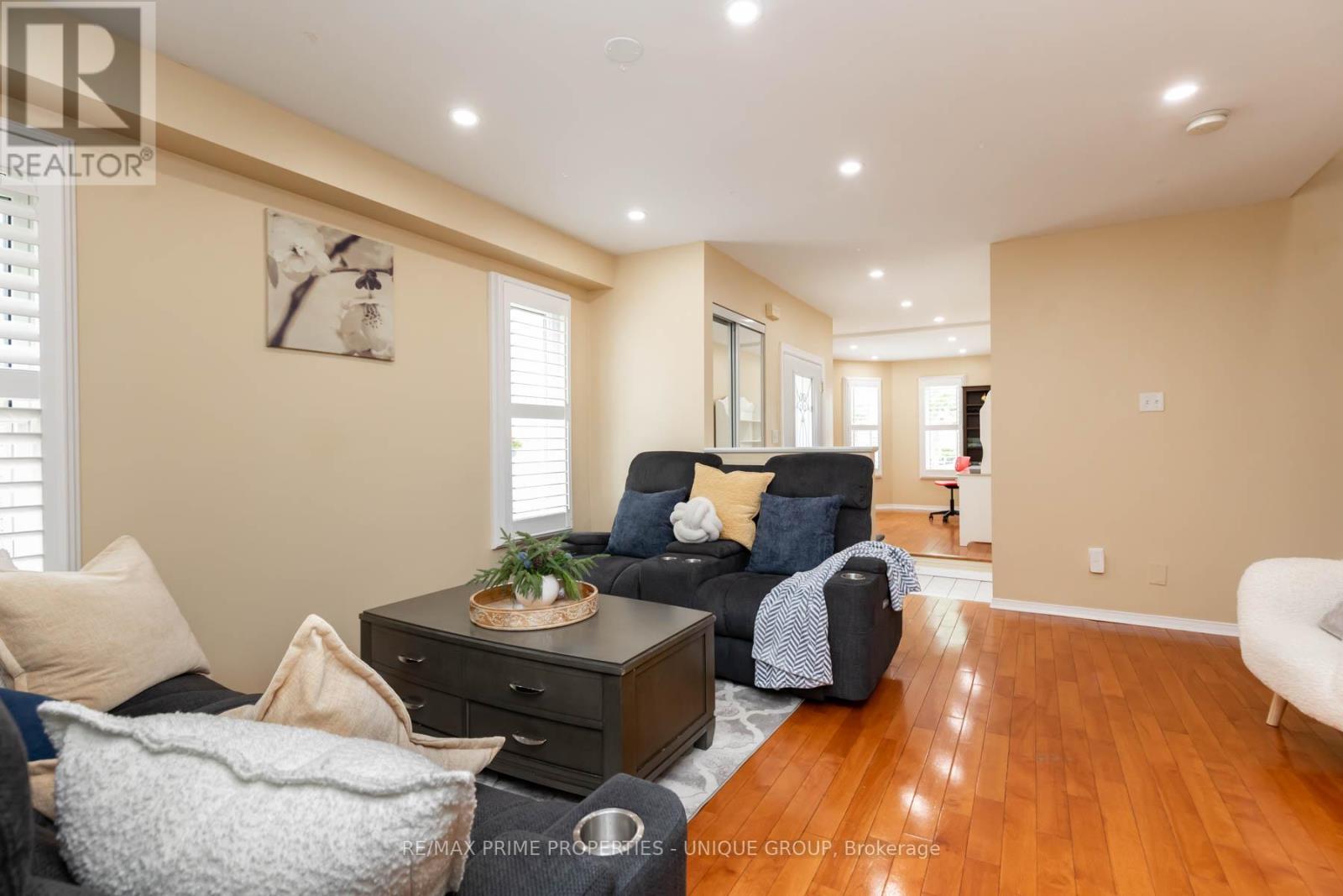 25 Pine Gate Place, Whitby, Ontario  L1R 2M5 - Photo 3 - E13531364