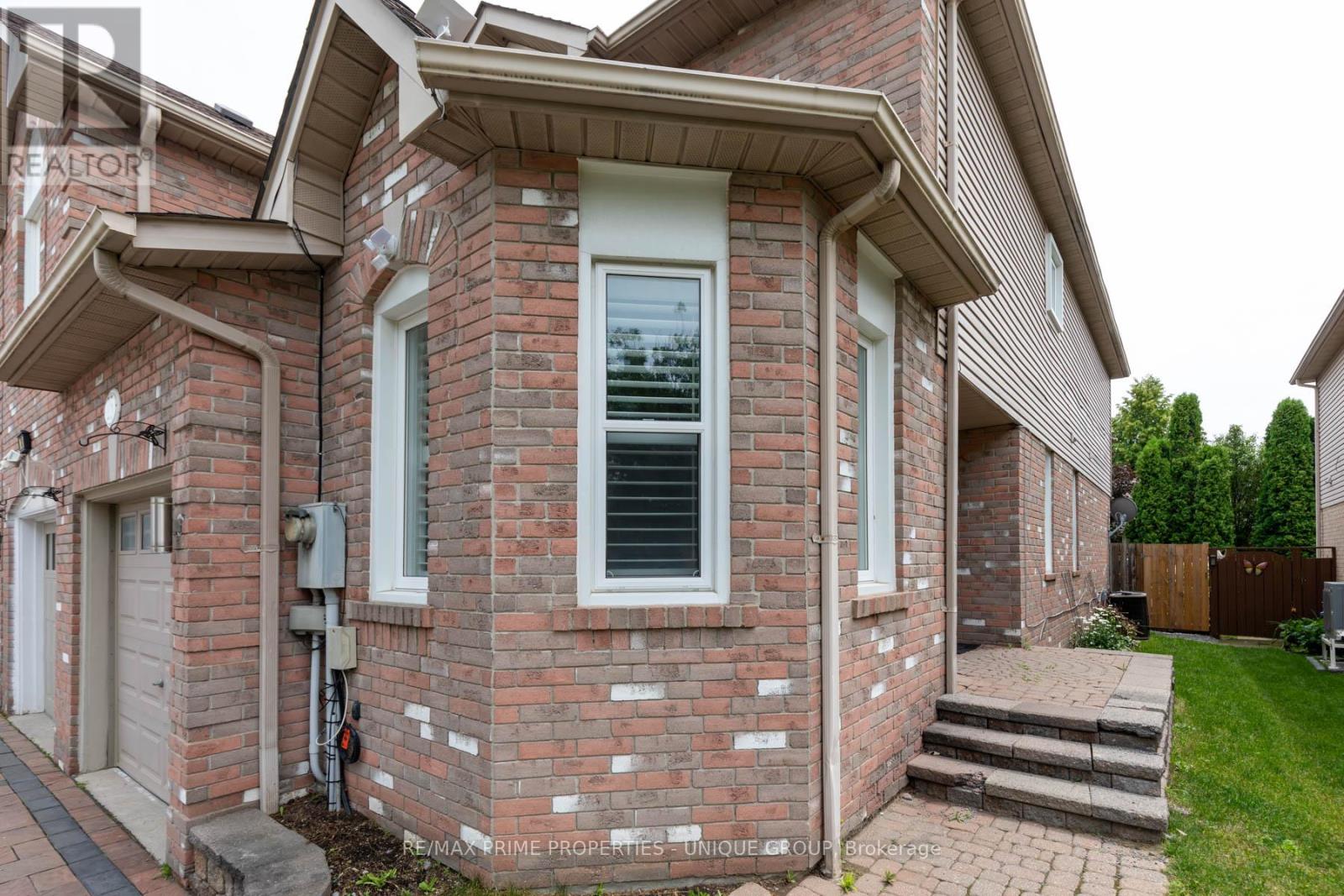 25 Pine Gate Place, Whitby, Ontario  L1R 2M5 - Photo 4 - E13531364