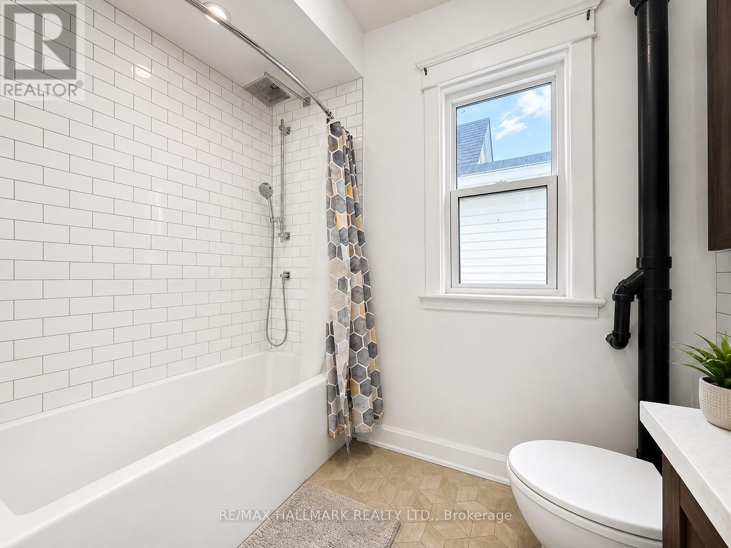 118 Galt Avenue, Toronto, Ontario  M4M 2Z3 - Photo 22 - E13531382