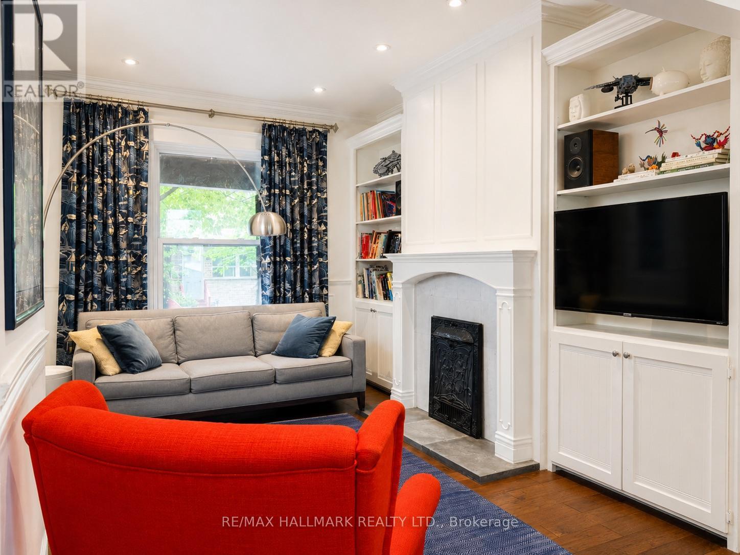 118 Galt Avenue, Toronto, Ontario  M4M 2Z3 - Photo 4 - E13531382