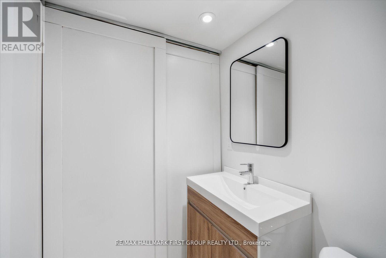 Lower - 285 Rhodes Avenue, Toronto, Ontario  M4L 3A4 - Photo 10 - E13531540