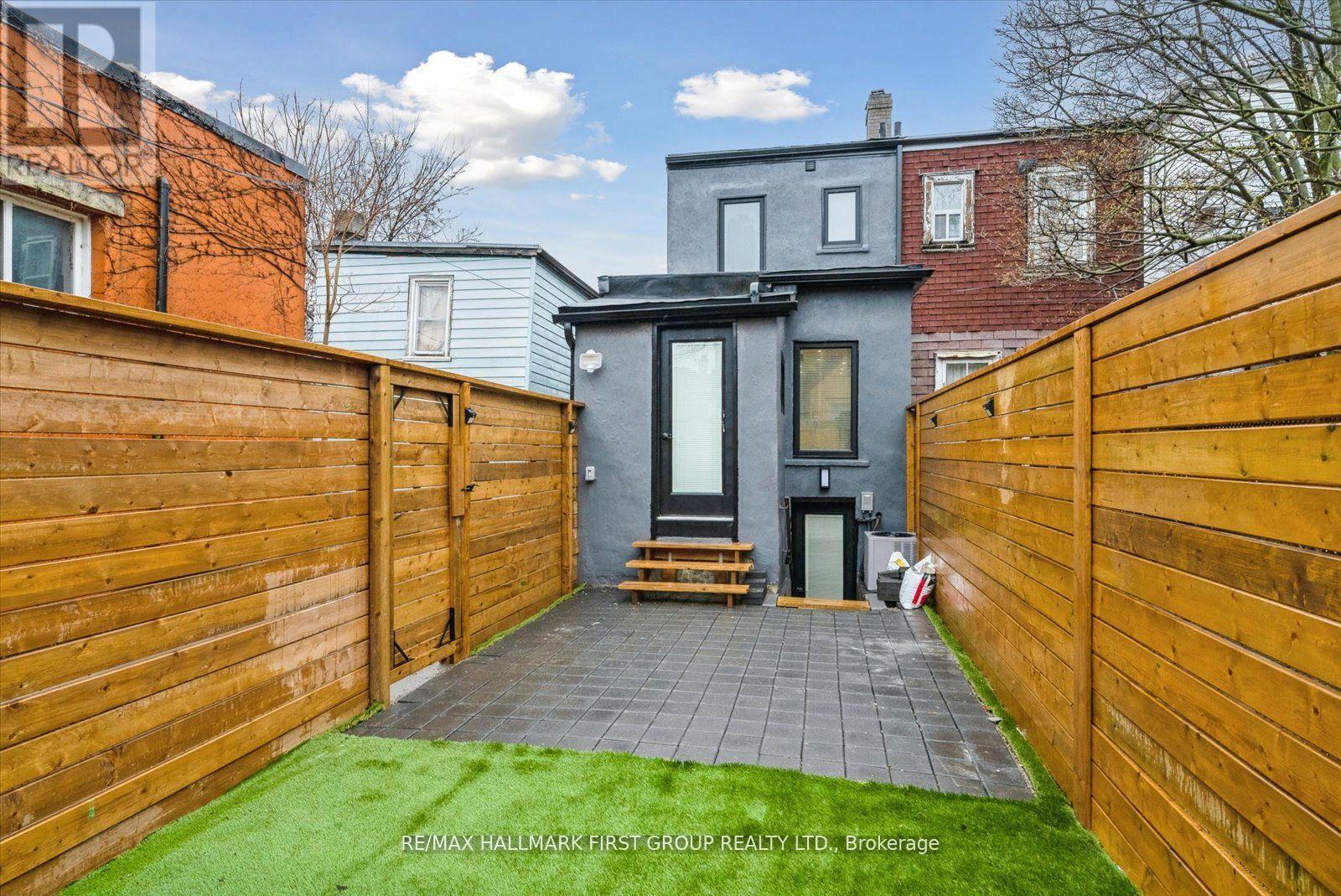 Lower - 285 Rhodes Avenue, Toronto, Ontario  M4L 3A4 - Photo 2 - E13531540
