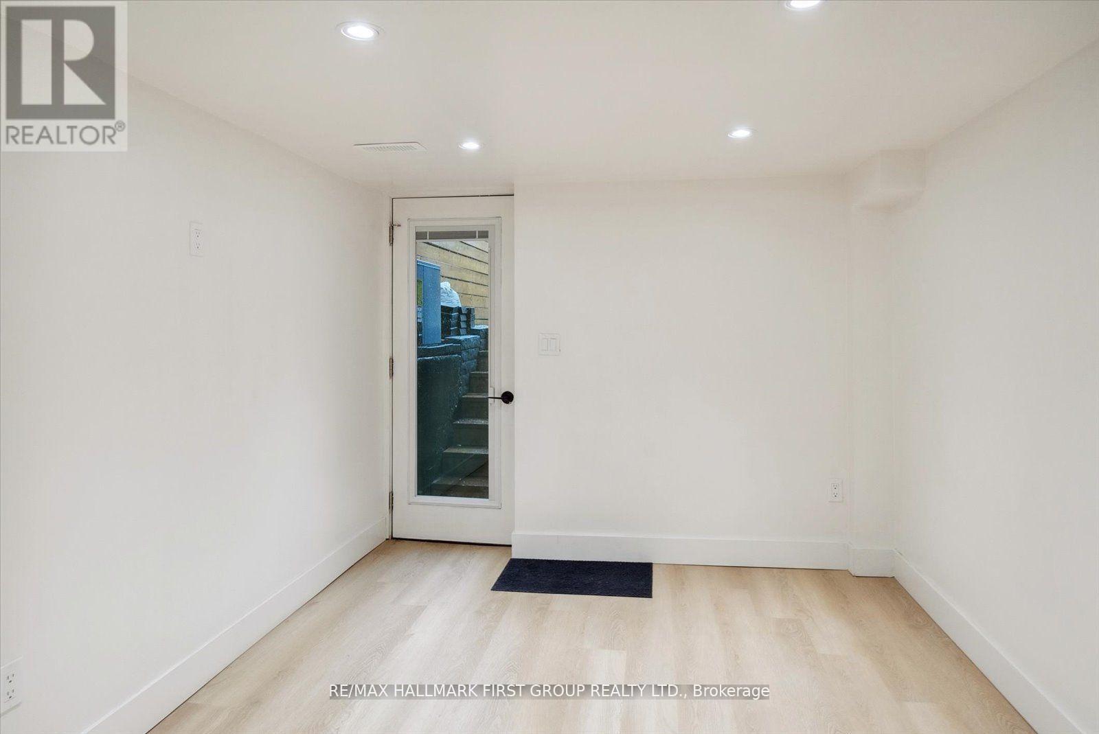 Lower - 285 Rhodes Avenue, Toronto, Ontario  M4L 3A4 - Photo 4 - E13531540
