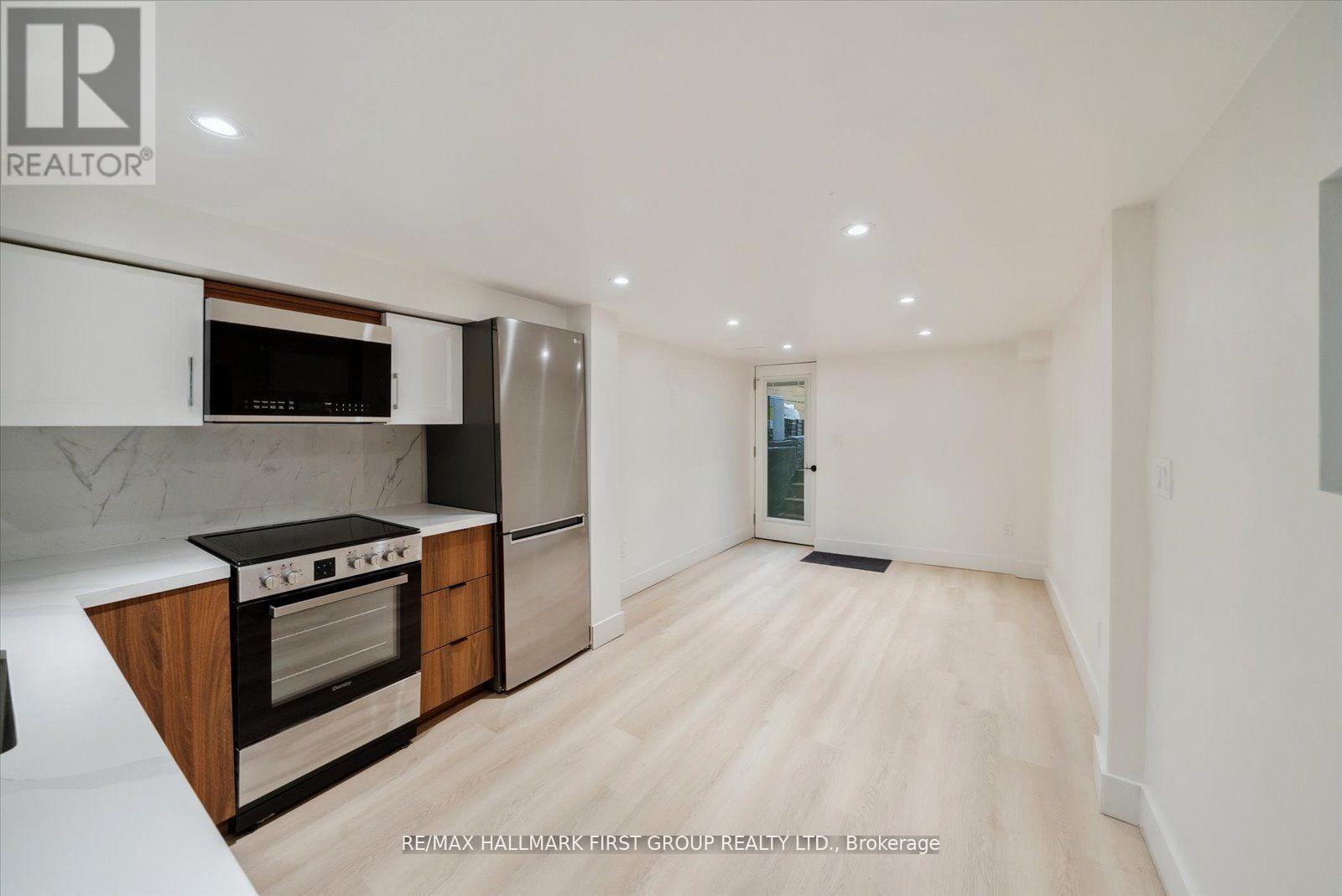 Lower - 285 Rhodes Avenue, Toronto, Ontario  M4L 3A4 - Photo 5 - E13531540