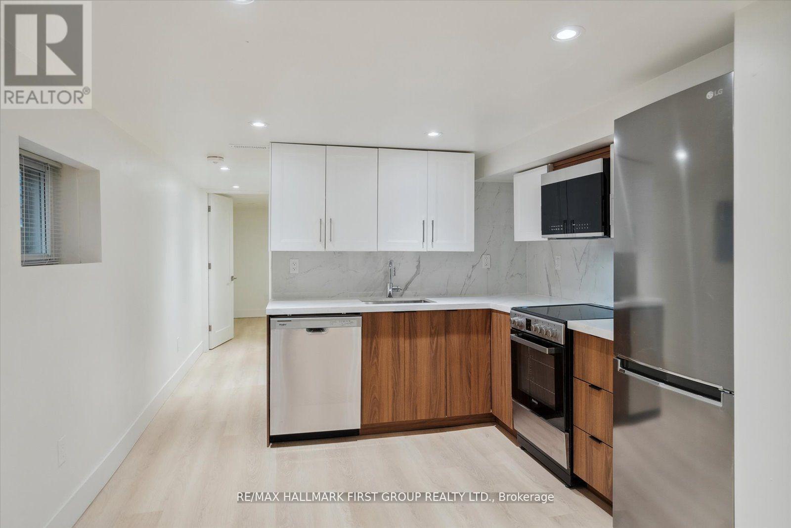 Lower - 285 Rhodes Avenue, Toronto, Ontario  M4L 3A4 - Photo 6 - E13531540