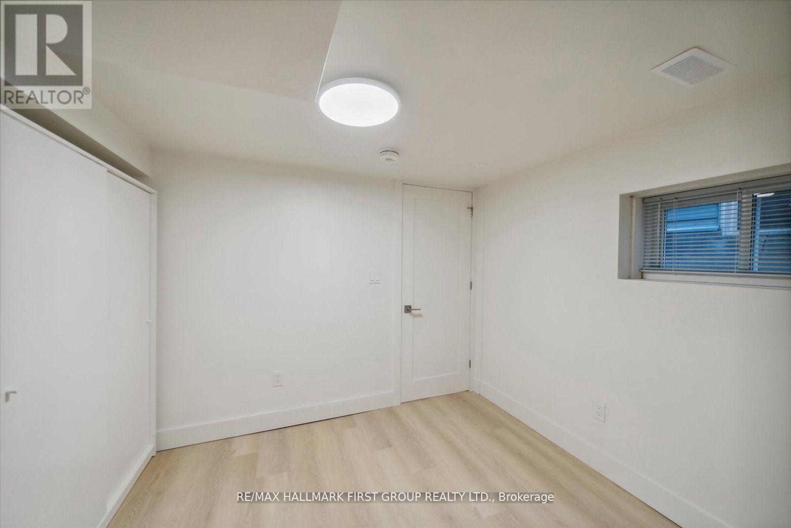 Lower - 285 Rhodes Avenue, Toronto, Ontario  M4L 3A4 - Photo 7 - E13531540