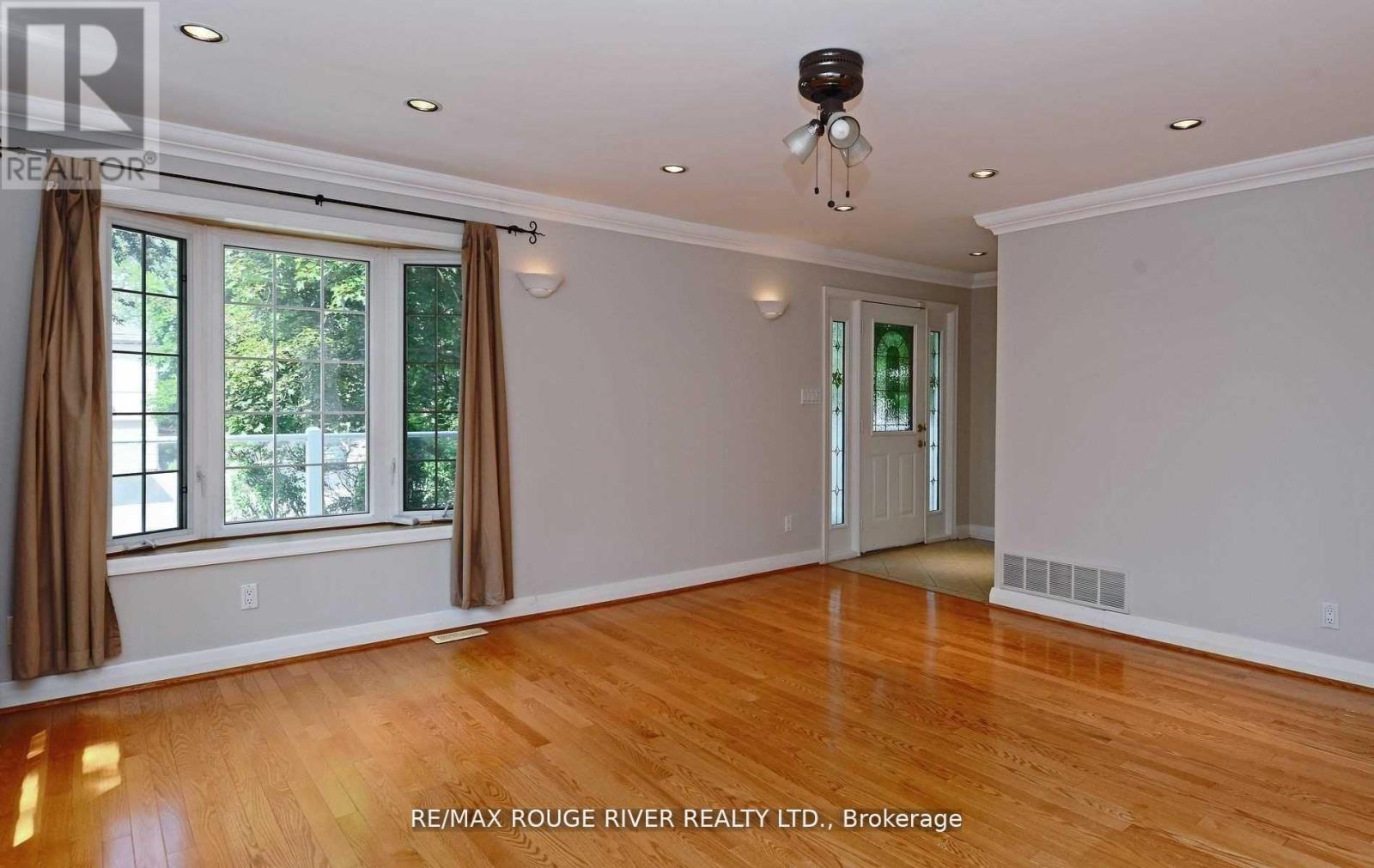 Upper - 705 Front Road, Pickering, Ontario  L1W 1P1 - Photo 2 - E13531566