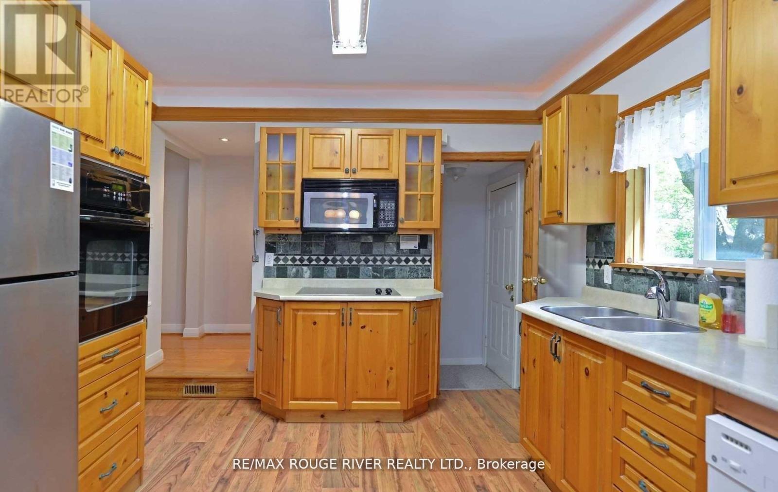 Upper - 705 Front Road, Pickering, Ontario  L1W 1P1 - Photo 6 - E13531566