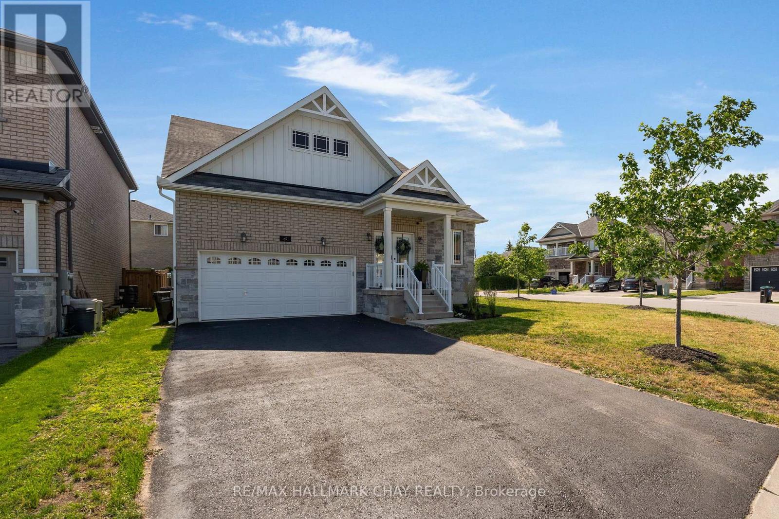 69 Prince George Crescent, Barrie (Innis-Shore), Ontario  L4N 0K9 - Photo 2 - S13531576