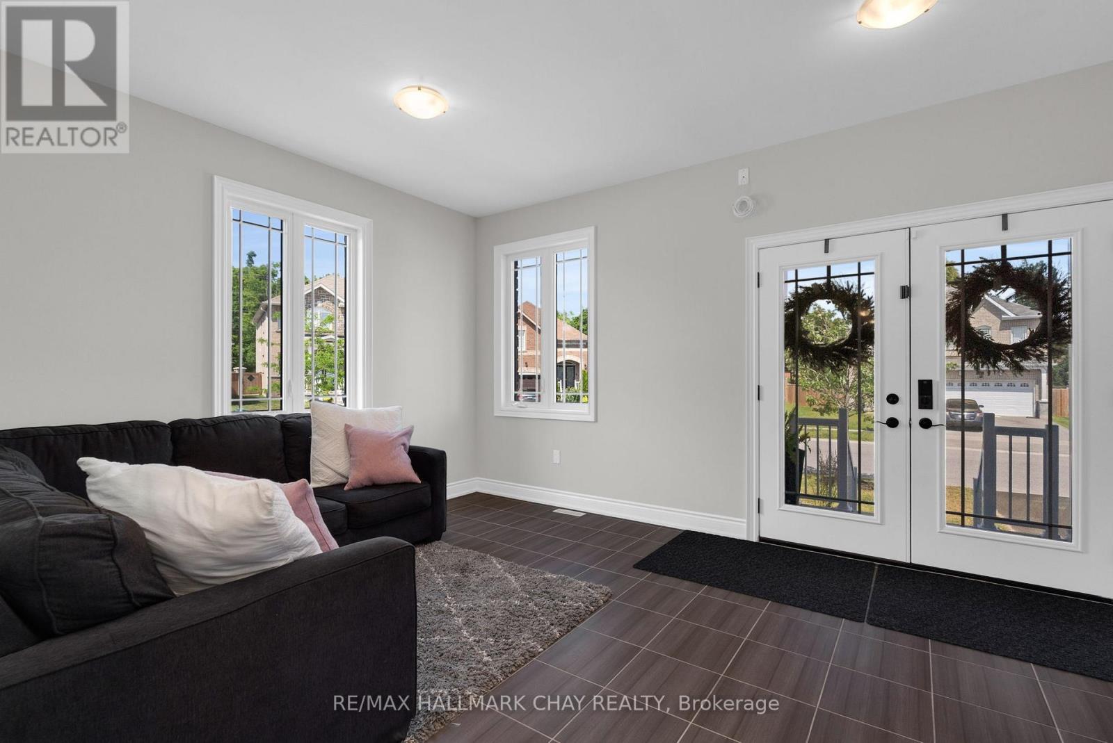 69 Prince George Crescent, Barrie (Innis-Shore), Ontario  L4N 0K9 - Photo 3 - S13531576