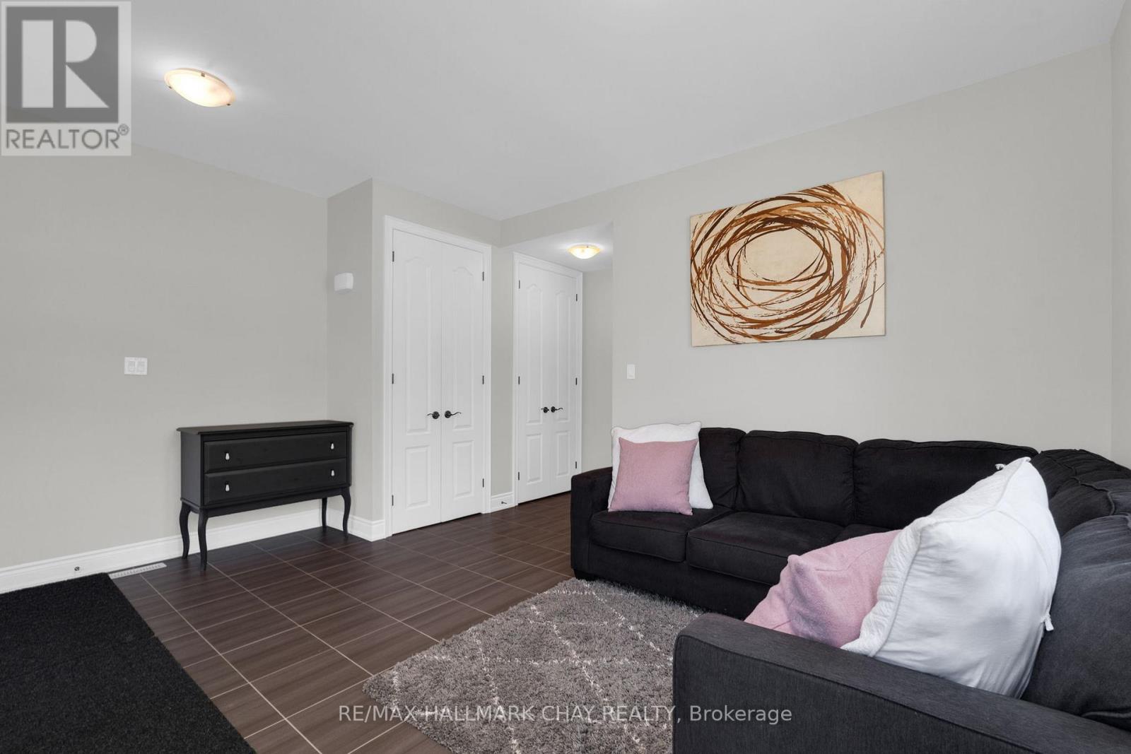 69 Prince George Crescent, Barrie (Innis-Shore), Ontario  L4N 0K9 - Photo 4 - S13531576