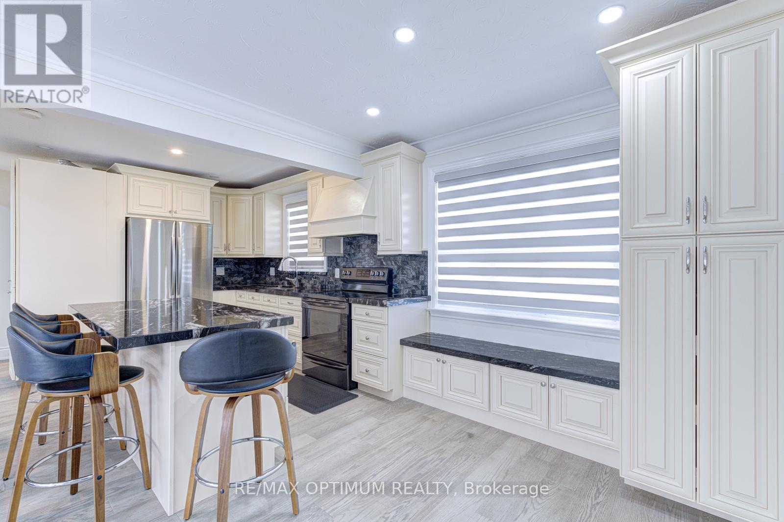 1747 Coram Crescent, Mississauga, Ontario  L4X 1L2 - Photo 12 - W13531280