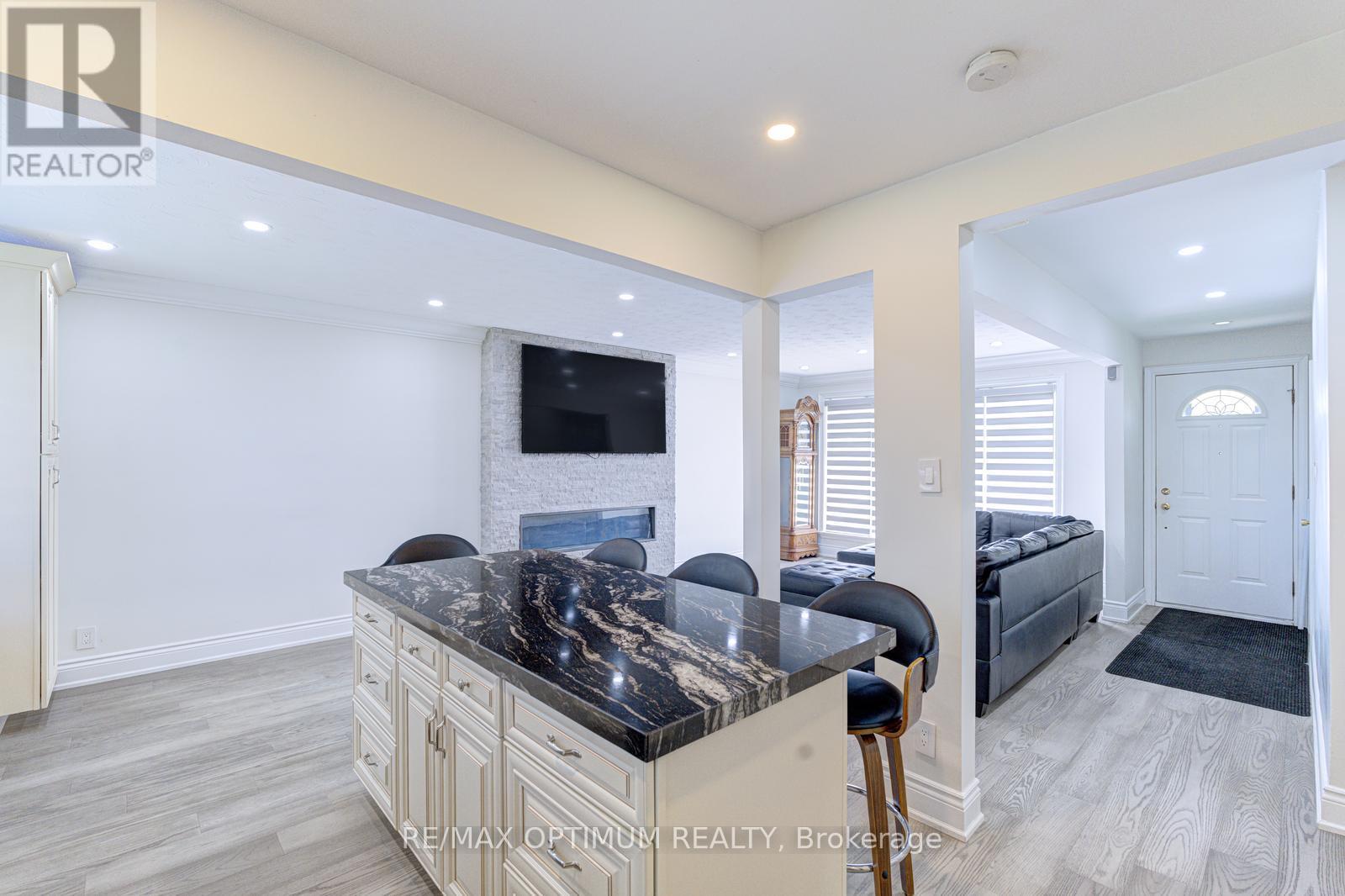 1747 Coram Crescent, Mississauga, Ontario  L4X 1L2 - Photo 15 - W13531280