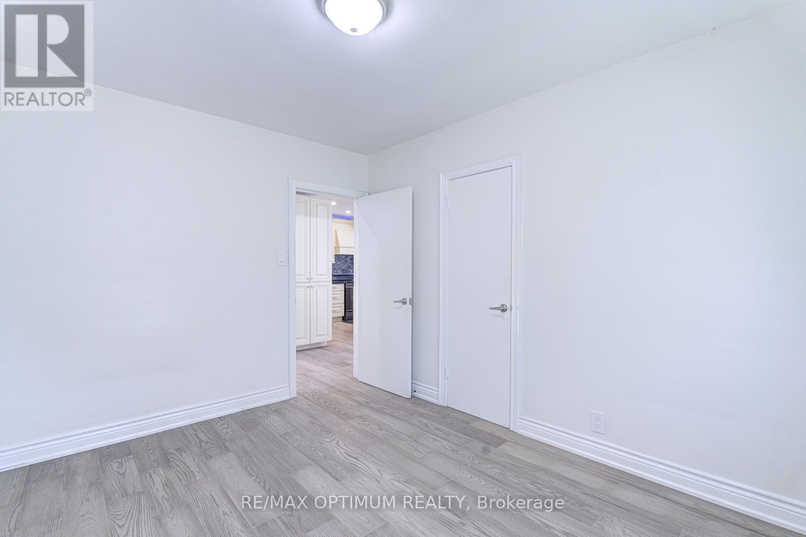 1747 Coram Crescent, Mississauga, Ontario  L4X 1L2 - Photo 18 - W13531280