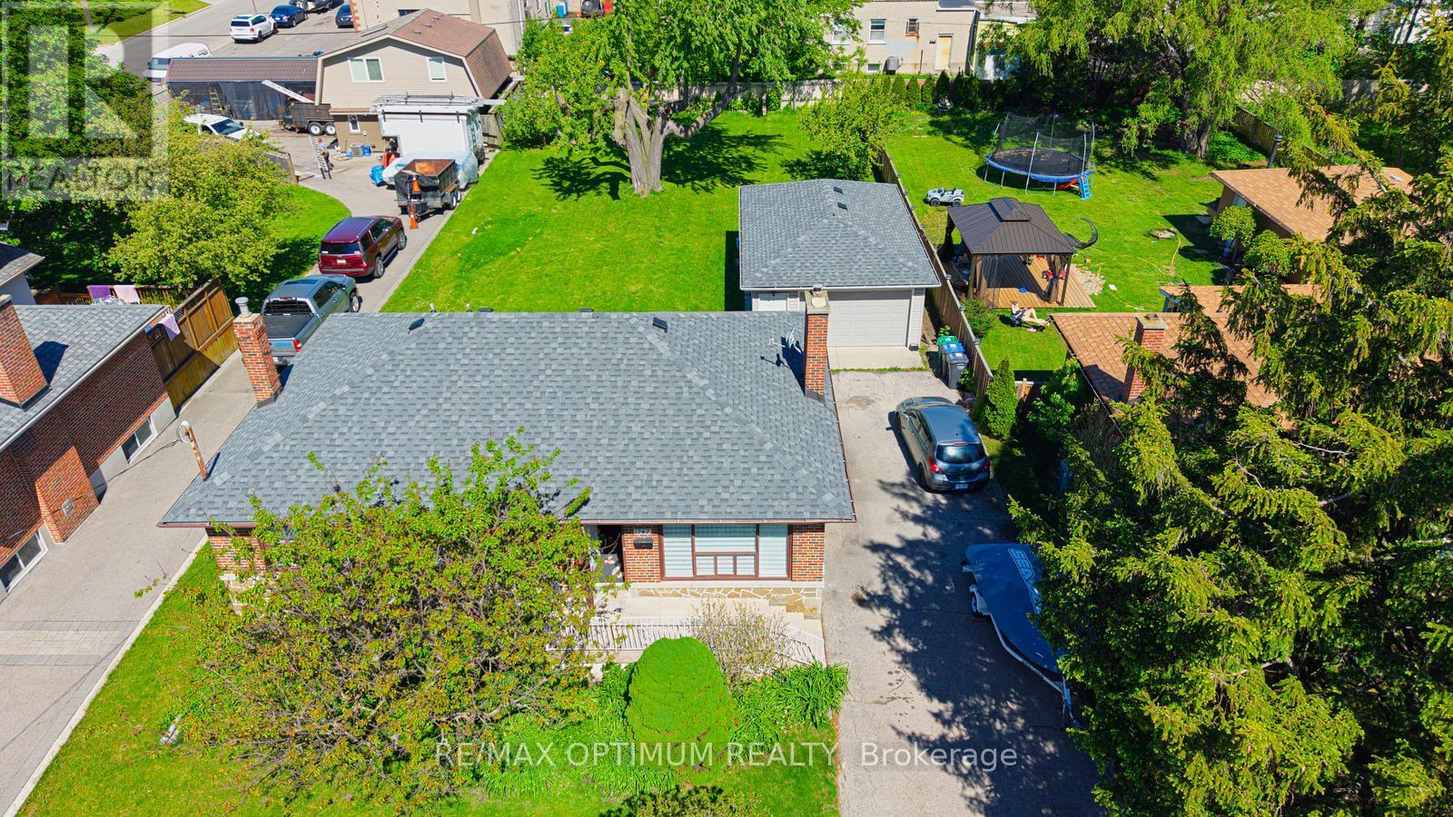1747 Coram Crescent, Mississauga, Ontario  L4X 1L2 - Photo 2 - W13531280