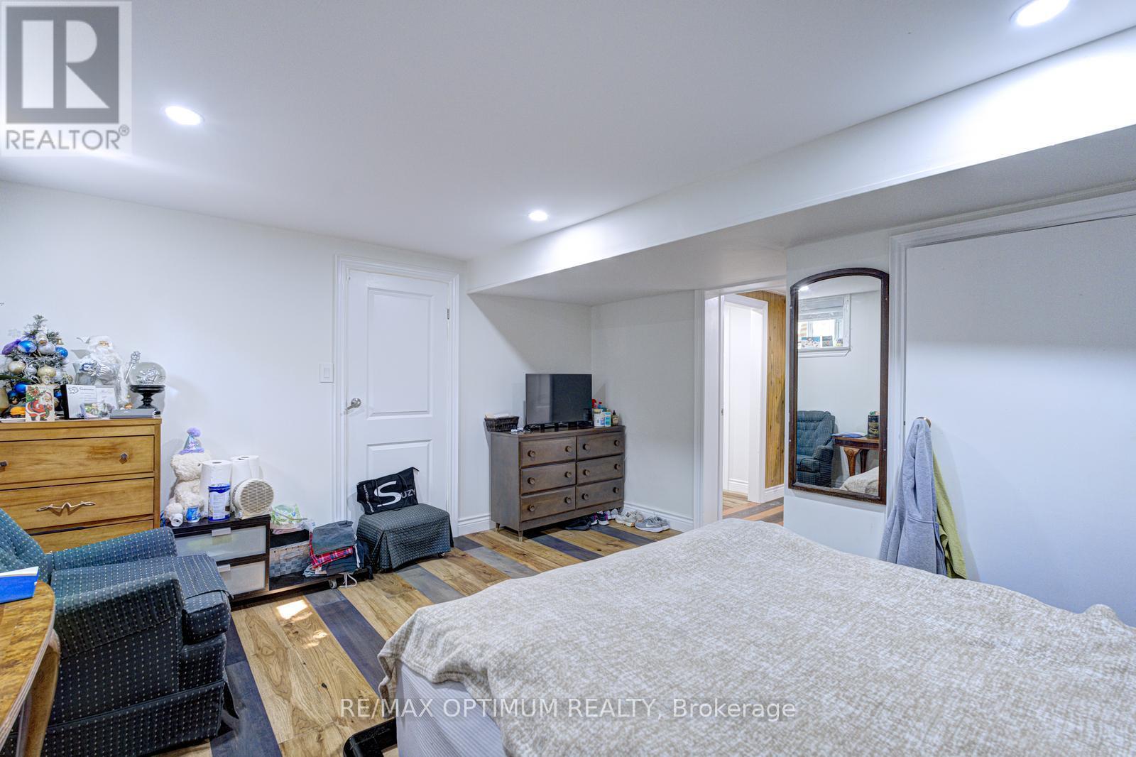 1747 Coram Crescent, Mississauga, Ontario  L4X 1L2 - Photo 31 - W13531280