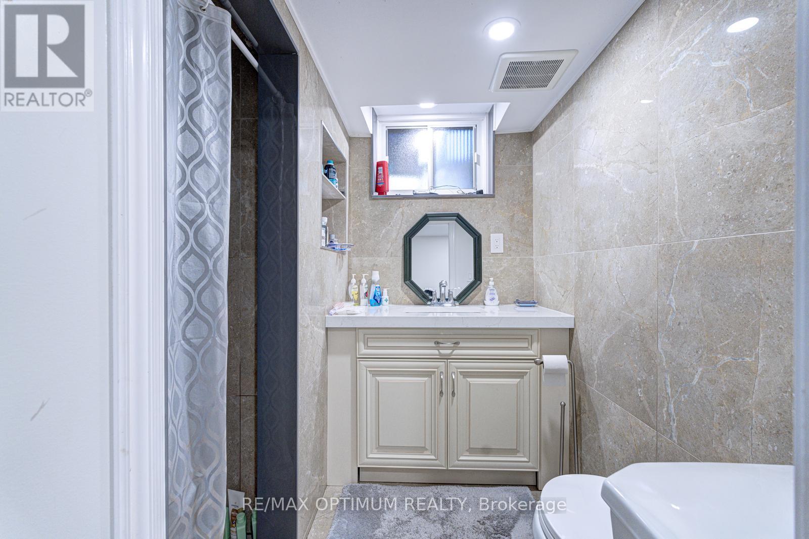 1747 Coram Crescent, Mississauga, Ontario  L4X 1L2 - Photo 32 - W13531280