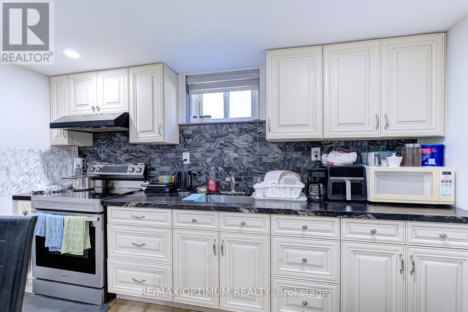 1747 Coram Crescent, Mississauga, Ontario  L4X 1L2 - Photo 35 - W13531280